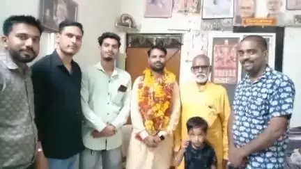 सुसनेर: पत्रकार राकेश बिकुंदिया का जन्मदिन मनाया गया