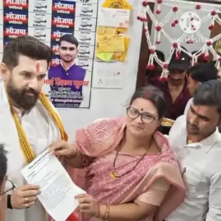 गोरौल: पोझा में जिला पार्षद रूबी कुमारी ने केंद्रीय मंत्री चिराग पासवान से सेविकाओं के कष्ट दूर करने की गुहार लगाई
