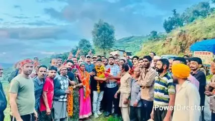 रामगढ़: ग्रामसभा बसगांव के प्रधान नंद किशोर कांडपाल को सभी ग्रामवासियों की सहमति से निर्विरोध ग्राम प्रधान बनने पर सहमति जताई