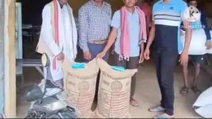 कांकेर: सहकारी समितियों के माध्यम से किसानों को बीज और उर्वरक की बेहतर उपलब्धता, अब तक 8000 क्विंटल बीज किया गया वितरण