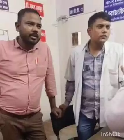 महवा: महुआ के निजी अस्पताल में चिकित्सा कर्मियों और मरीज के परिजनों के बीच विवाद, वीडियो हुआ वायरल