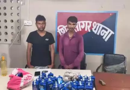 शिवसागर: शिवसागर थाना पुलिस ने टोल प्लाजा के समीप वाहन चेकिंग में बस में सवार 2 व्यक्तियों को 10.260 लीटर शराब के साथ गिरफ्तार किया