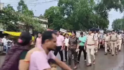 सनावद: सनावद में मोहर्रम को लेकर पुलिस का निकला फ्लैग मार्च
