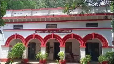 झांसी: झांसी में GRP थाने पर गिरी बिजली, तीन कम्प्यूटर और इनवर्टर जले