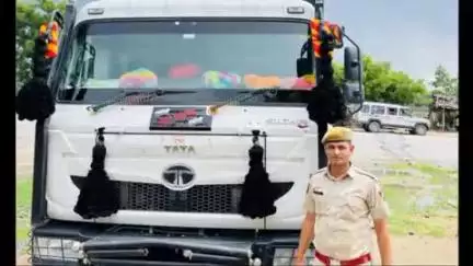 टोंक: झिराना थाना पुलिस ने एसडीएम व तहसीलदार के निर्देश पर नानेर-जवाली रोड पर अवैध बजरी से भरे बड़े डंपर को किया ज़ब्त