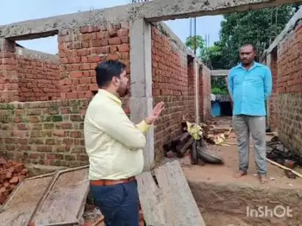 बैकुंठपुर: कोरिया में आवास निर्माण की सहूलियत के लिए जिला प्रशासन तैयार, जिला पंचायत सीईओ ने आवास हितग्राहियों से किया संवाद