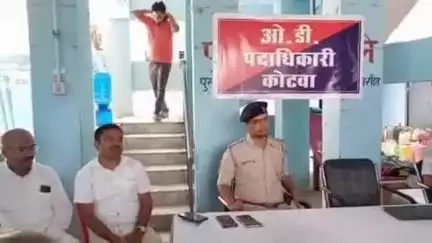कोटवा: कोटवा थाना परिसर में गुरुवार को मोहर्रम को लेकर शांति समिति की बैठक हुई, सरकारी गाइडलाइन पालन का दिया गया निर्देश