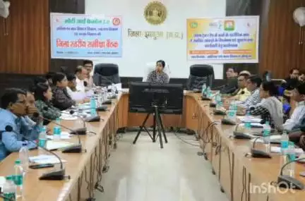 झाबुआ: झाबुआ में कलेक्टर ने महिला एवं बाल विकास और स्वास्थ्य विभाग की जिला स्तरीय समीक्षा बैठक ली