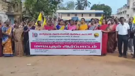 தூத்துக்குடி: தமிழ்நாடு ஆரம்பப்பள்ளி ஆசிரியர் கூட்டணி சார்பில்,கல்வி அலுவலகம் முன்பு தொடக்கக் கல்வித் துறையை கண்டித்து ஆர்ப்பாட்டம்