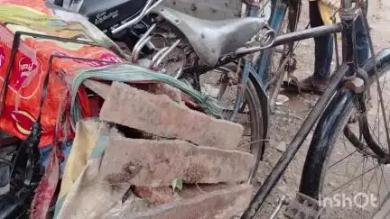 भवनाथपुर: भवनाथपुर पुलिस ने तीन नाबालिग लड़कों को डेढ़ क्विंटल स्क्रैप लोहे के साथ पकड़ा