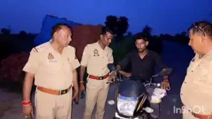कासगंज: बरकुला रोड पर सोरों कोतवाली पुलिस ने चलाया चेकिंग अभियान, संदिग्ध व्यक्तियों और वाहनों की ली गई तलाशी