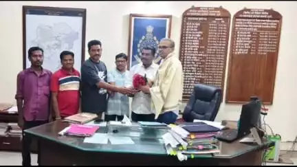 सिरोंचा: सिरोंचा येथे एस. नवकिशोर रेड्डींनी स्विकारला उपवनसंरक्षक पदाचा पदभार, राष्ट्रवादी काॅंग्रेसच्या पदाधिकाऱ्यांकडून सत्कार