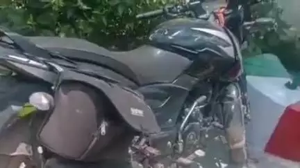 चौसा: नरबतपुर: चौसा मुफस्सिल थाना पुलिस ने 13.470 लीटर शराब के साथ तस्कर को किया गिरफ्तार, एक बाइक भी जब्त