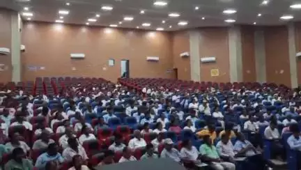 दरभंगा: विशेष गहन पुनरीक्षण को लेकर जिलाधिकारी ने किसान सलाहकार और समन्वयक के साथ किया संवाद