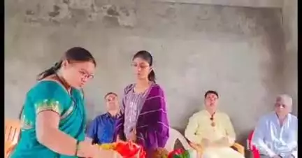 औसा: औसा तालुक्यातील नाहोलीतील विद्यार्थिनीने लातूरच्या सरस्वती विद्यालयात 10वी परीक्षेत 100%घेतले गुण,भादा जी.प.शाळेत सत्कार