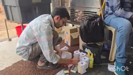 गुना नगर: बारिश में खराब मावा पेड़े में दुर्गंध, खाद्य विभाग ने बीकानेर मिष्ठान व अन्य दुकानों से लिए सैंपल