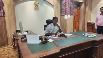 सागर: ज़िले में प्रकरणों का समय सीमा में निराकरण नहीं करने पर 44 ग्राम पंचायत सचिवों पर लगाया गया जुर्माना
