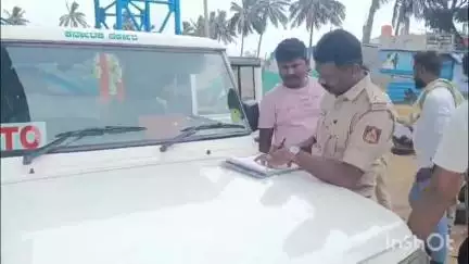 ಕೋಲಾರ: 15 ದಿನಗಳಲ್ಲಿ ಶಾಲಾ ಕಾಲೇಜುಗಳ ಬಸ್ ಮತ್ತು ಆಟೋಗಳದಾಖಲೆ ನವೀಕರಿಸಲು ಅವಕಾಶ:ನಗರದಲ್ಲಿ ಜಿಲ್ಲಾಪ್ರಾದೇಶಿಕ ಸಾರಿಗೆ ಅಧಿಕಾರಿ ವೇಣುಗೋಪಾಲ ರೆಡ್ಡಿ