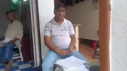 गुरुआ: गुरुआ प्रखंड में घर-घर मतदाता सत्यापन अभियान जारी, नए मतदाताओं को जोड़ने का कार्य तेज़ी से चल रहा