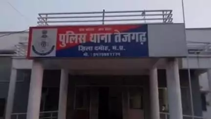 तेंदूखेड़ा: हररई में नशे में युवक हाई टेंशन टावर पर चढ़ा, पुलिस ने 4 घंटे बाद सुरक्षित उतारा