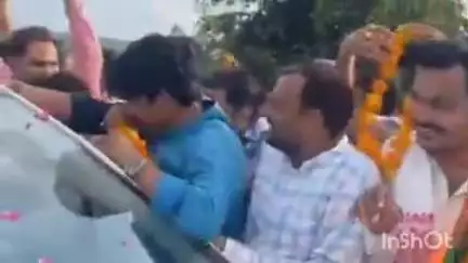 विजयपुर: विजयपुर आगमन पर विधानसभा अध्यक्ष नरेन्द्र सिंह तोमर का भाजपा कार्यकर्ताओं ने किया जोरदार स्वागत