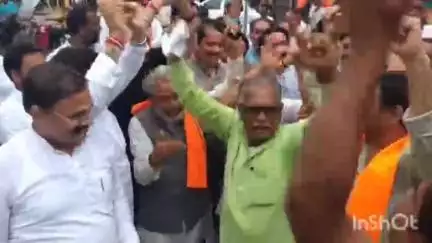 गुना नगर: भाजपा को मिला नया प्रदेश अध्यक्ष, हाट रोड ज़िला कार्यालय पर ज़िला भाजपा कमेटी ने मनाया जश्न