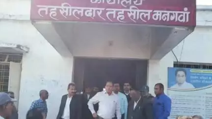 मनगवां: एसडीएम संजय जैन और तहसीलदार आंचल अग्रहरि ने मनगवां तहसील में पदभार ग्रहण किया