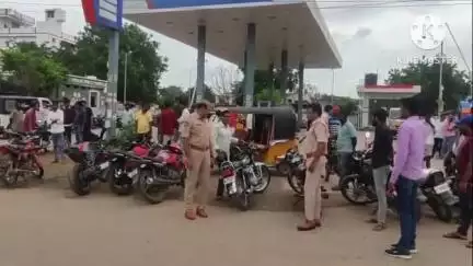 చెన్నూరు: పట్టణంలో వాహనదారులు రాష్ డ్రైవింగ్ చేస్తే కఠిన చర్యలు తప్పవని హెచ్చరించిన సిఐ దేవేందర్ రావు
