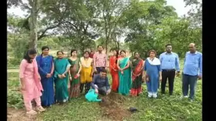 छिंदवाड़ा नगर: भरता देव परिसर में अमृत 2.0 योजना के तहत वूमेन फैक्ट्री द्वारा पौधारोपण किया गया