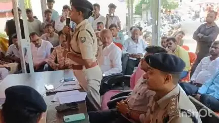 मधुबनी: मुहर्रम पर्व को लेकर नगर थाना परिसर में शांति समिति की बैठक, सदर अनुमंडल पदाधिकारी ने की अध्यक्षता
