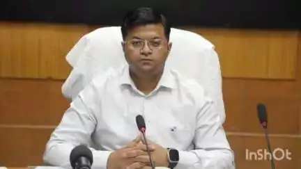 कराहल: दृष्टिबाधित बालक के इलाज के लिए कलेक्टर ने दी आर्थिक सहायता
