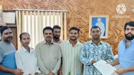 बुंडू: बुंडू में नागरिक समस्याओं को लेकर नगर पंचायत ने अनुमंडल पदाधिकारी को सौंपा ज्ञापन