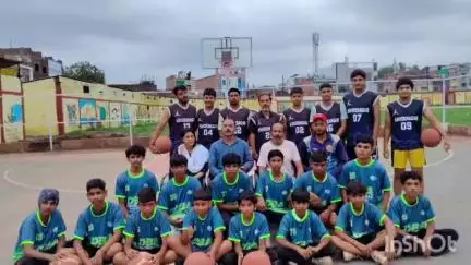 अशोक नगर: संजय स्टेडियम में बास्केटबॉल खिलाड़ियों को खेल किट बांटी गई