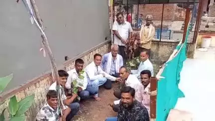 अकलेरा: कांग्रेस सेवादल यंग बिग्रेड ने संगठन के प्रदेश अध्यक्ष का जन्मदिन बाबा रामदेव मंदिर प्रांगण में पौधारोपण कर मनाया