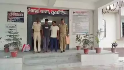 मोतिहारी: जिले के सेमरा बेलवतिया व जयसिंहपुर दुर्गा चौक निवासी हत्या के प्रयास के मामले में दो अभियुक्त गिरफ्तार