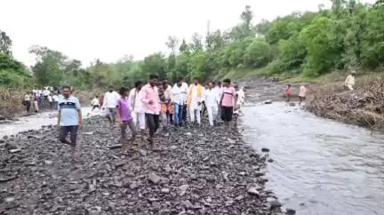 मेहकर: गेल्या 34 वर्षात झाला नाही असा पाऊस मेहकर लोणार तालुक्यात झाला, तीस हजार हेक्टर क्षेत्र बाधित