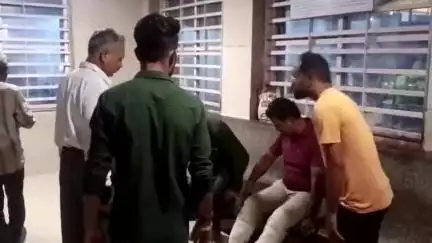 दमोह: नव जागृति स्कूल के पास सड़क हादसा, अज्ञात बाइक सवार ने सिक्योरिटी गार्ड को टक्कर मारी, अस्पताल में भर्ती