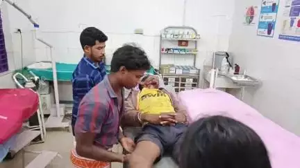जशपुर: तेज रफ्तार बाइक ने राहगीर को मारी टक्कर, दोनों गंभीर रूप से घायल, ढोठाटोली लोदाम की घटना, जिला अस्पताल में इलाज जारी