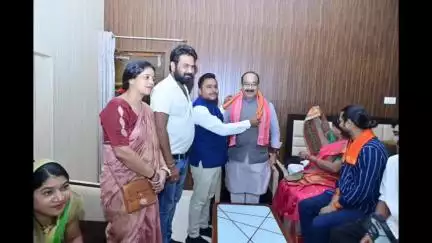कसडोल: उपमुख्यमंत्री अरुण साव कसडोल पहुंचे, भाजपा नेताओं ने किया आत्मीय स्वागत, नगर विकास के विभिन्न मुद्दों पर हुई चर्चा