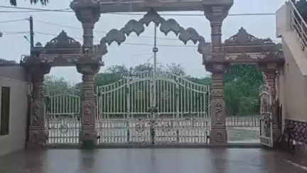 ધોરાજી: પંચનાથ મહાદેવ મંદિરના ગર્ભ ગૃહની અંદર વરસાદી પાણી ઘૂસી જતા ભગવાન શંકરને સ્વયંભૂ જણાભિષેક થયો