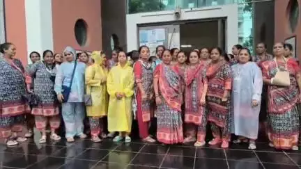 જૂનાગઢ: BLO કામગીરી સામે આંગણવાડી કાર્યકર બહેનોએ વિરોધ નોંધાવ્યો.કલેક્ટરને આવેદન આપી કહ્યું અમે સરકારી કર્મચારી નથી