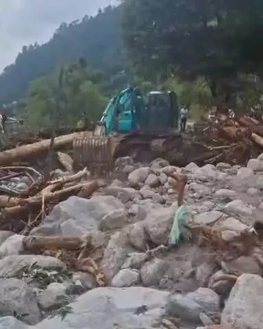 करसोग: खंड प्रशासन शंकर देहरा सड़क को खोलने में जुटा