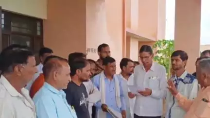 अकलेरा: गुजरी बालाजी मंदिर के आम रास्ते में हो रहे अतिक्रमण को लेकर हिन्दू धार्मिक संगठनों ने तहसीलदार को दिया ज्ञापन