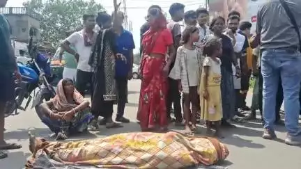 झरिया/जोरापोखर/सिंदरी: झरिया: फुलारी बाग में दिहाड़ी मजदूर की मौत, परिजनों ने किया सड़क जाम