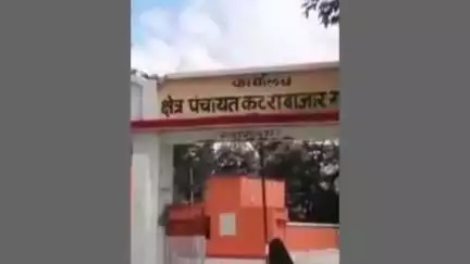 गोंडा: भदैया गांव में राशन की दुकान पर घटतौली के वायरल वीडियो मामले में पूर्ति निरीक्षक ने कोटेदार को जारी किया कारण बताओ नोटिस