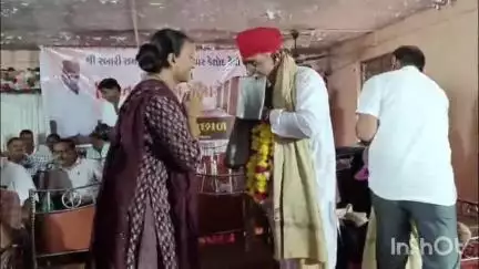 કેશોદ: કેશોદના અક્ષયગઢ ખાતે શ્રી રબારી સમાજ એસટી પરિવાર કેશોદ ડેપો દ્વારા વિદાય સમારંભ યોજાયો