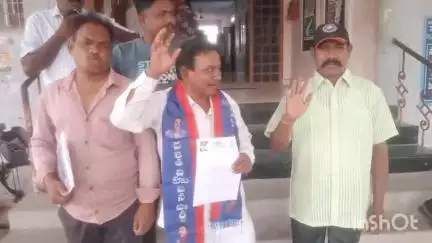 విద్యుత్ చార్జీలు,స్కూలు ఫీజులు తగ్గించాలని డిమాండ్ చేస్తూ చీరాలలో దళిత బహుజన పార్టీ ఆందోళన