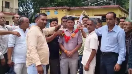 कपकोट: वैसानी ग्राम पंचायत ने निर्विरोध चुना अपना ग्राम प्रधान, ग्रामीणों ने माला पहनाकर किया स्वागत ब्लॉक कपकोट में