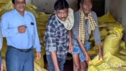 जशपुर: JASHPUR: मुख्यमंत्री विष्णुदेव साय के निर्देश पर सहकारी समिति के माध्यम से किसानों को उपलब्ध कराया जा रहा खाद और बीज