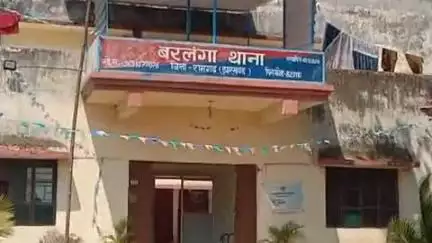 गोला: सोनडीमरा गांव से पिकअप वैन की चोरी, बरलंगा थाने में वाहन मालिक ने शिकायत दर्ज कराई